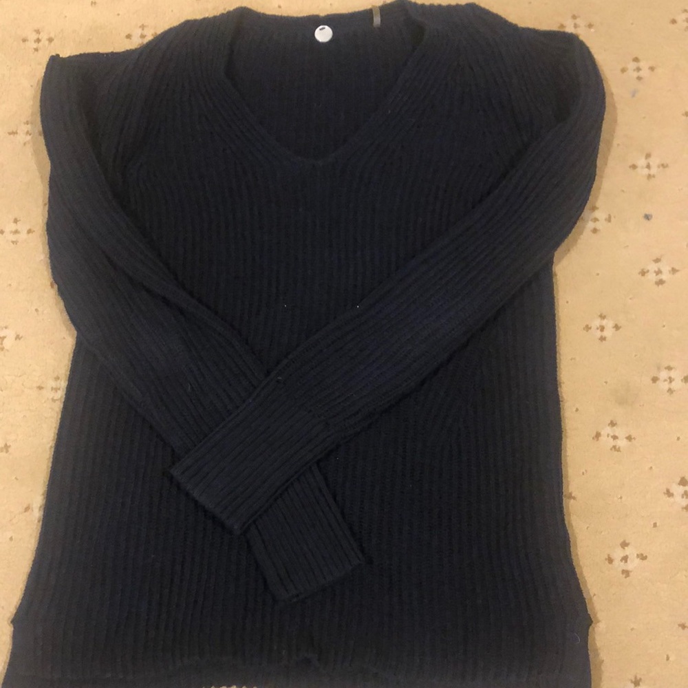 Cotton cold shoulder v neck